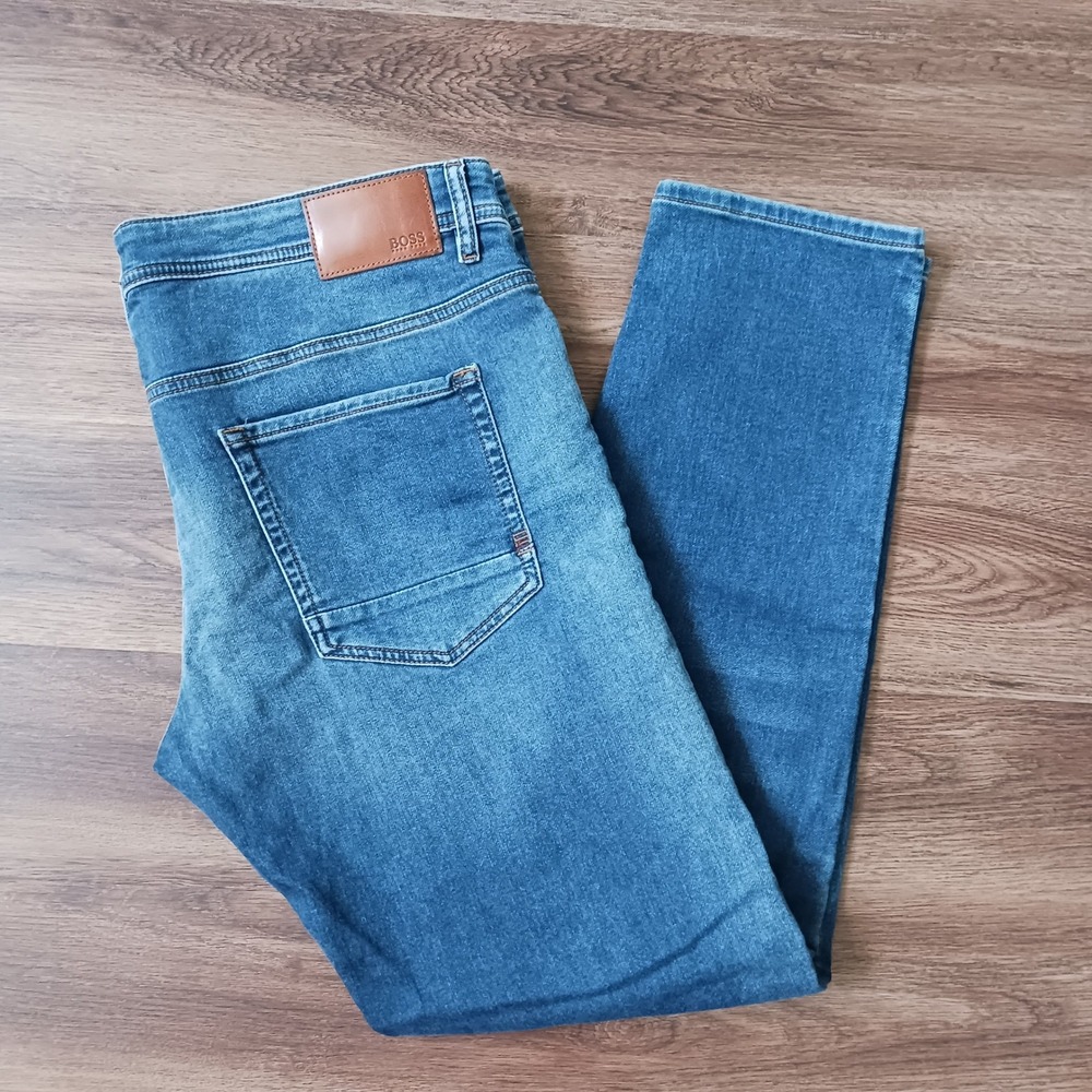Hugo Boss Taber Tapered Fit Jeans Mens 38x32 Medium Wash Blue Button Fly Denim